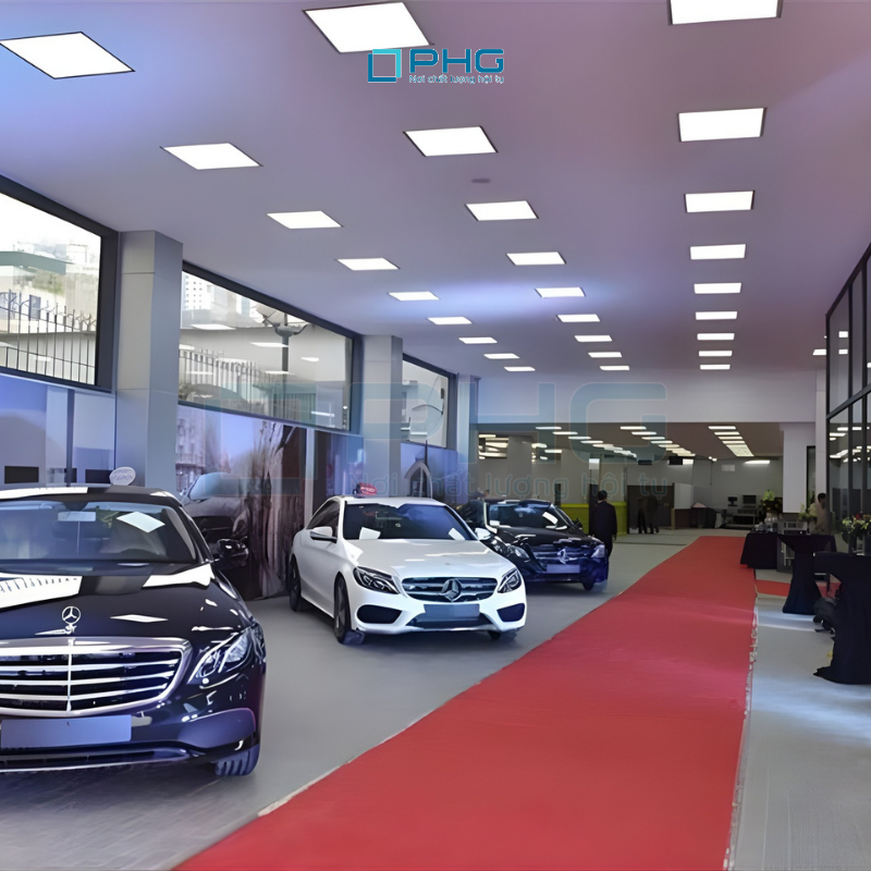 chi-tiet-noi-that-showroom-mercedes-vat-lieu-anh-sang-cao-cap