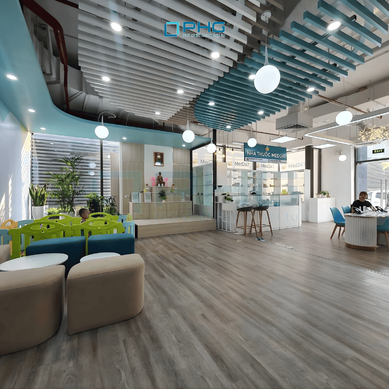 khu-le-tan-phong-kham-med247-hien-dai